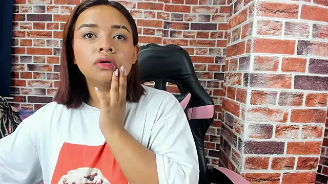 Sienna Lux01 online show from March 11, 1:22 am