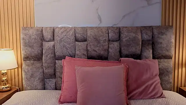 lady dark  online show from March 9, 8:02 pm