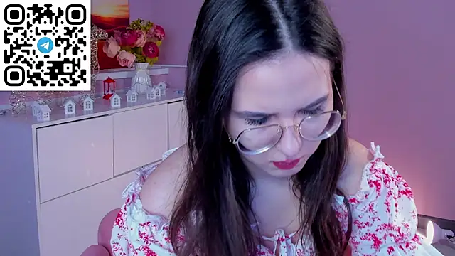 Snapshot of leylamirage chatting on February 21, 12:39 pm leylamirage online show from February 21, 12:39 pm