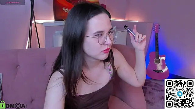 Snapshot of leylamirage chatting on March 3, 12:33 pm leylamirage online show from March 3, 12:33 pm