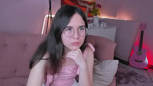 Snapshot of leylamirage chatting on March 14, 12:32 pm leylamirage online show from March 14, 12:32 pm