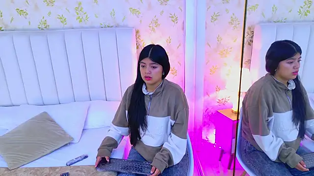 Khloe Moon online show from April 29, 12:20 pm
