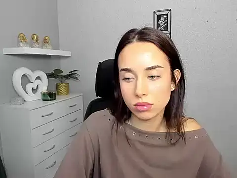 AdeleSolo online show from February 19, 1:29 pm