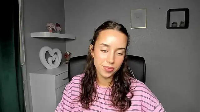 AdeleSolo online show from August 1, 10:36 am