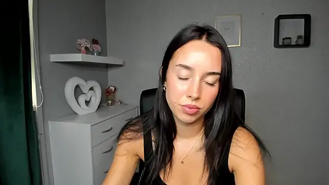 AdeleSolo online show from August 2, 1:20 pm