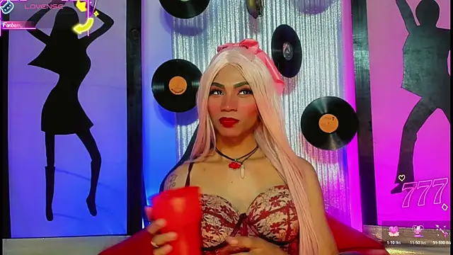 Snapshot of suzume_Mendez chatting on June 6, 10:58 pm suzume Mendez online show from June 6, 10:58 pm