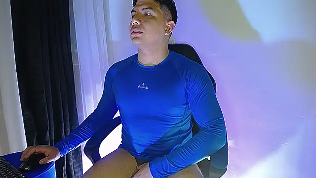 Uriel Ray  online show from March 13, 11:22 pm