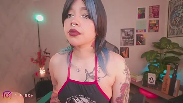 violette clerk1  online show from May 10, 9:31 pm