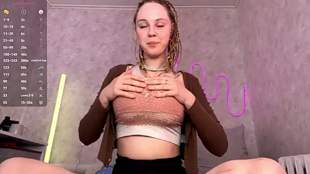VictoriaDeese online show from May 4, 4:30 am
