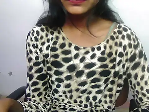 Hotsurbhi online show from April 13, 8:09 am