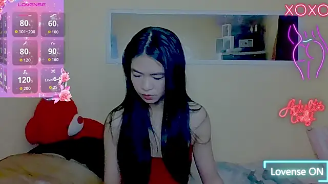 Snapshot of Luna_Moonfang chatting on June 25, 9:47 am Luna Moonfang online show from June 25, 9:47 am