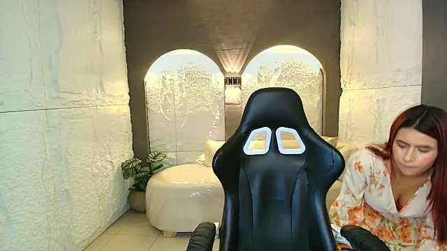 Elizabeth  r online show from March 17, 3:11 am