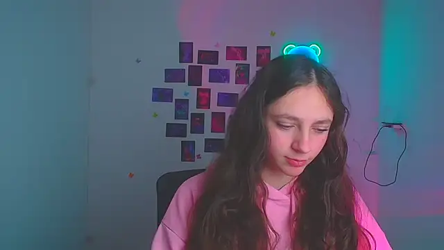 KissMeJulia online show from April 23, 5:30 am