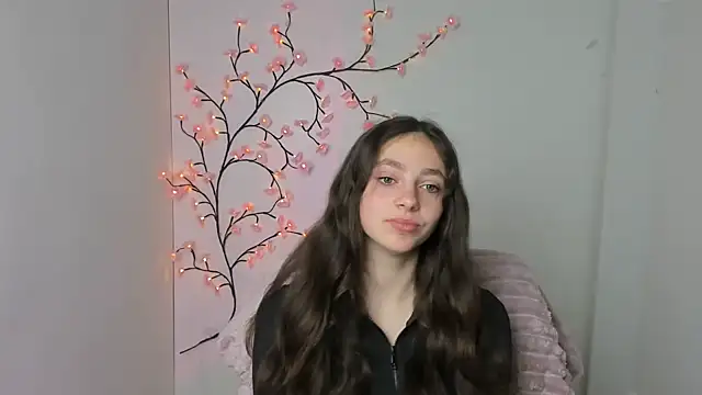 Snapshot of KissMeJulia chatting on May 3, 5:24 am KissMeJulia online show from May 3, 5:24 am