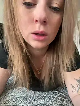 Frenchgirl45 online show from March 4, 1:17 pm