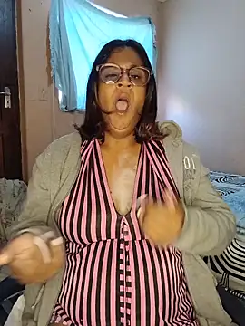 indianstrawberrylips4u online show from June 1, 6:48 am