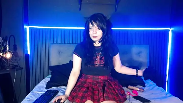 CHERRY DARCK online show from April 24, 2:41 pm