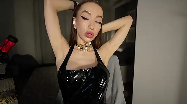 Snapshot of supreme_dominatrix chatting on March 7, 3:40 am supreme dominatrix online show from March 7, 3:40 am
