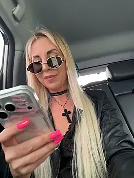 LisaMurr online show from April 24, 9:12 am
