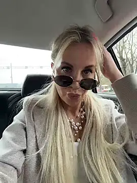 LisaMurr online show from April 30, 11:49 am