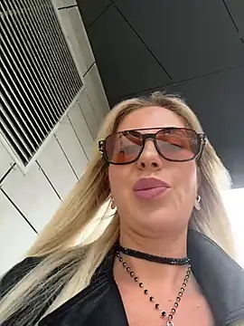 LisaMurr online show from May 15, 11:06 am