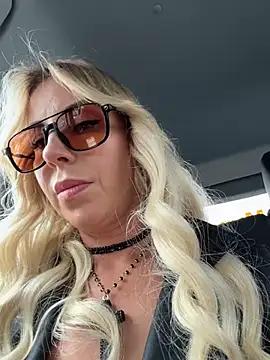 LisaMurr online show from June 13, 1:42 pm