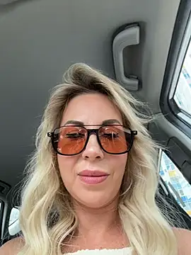 LisaMurr online show from July 3, 1:28 pm