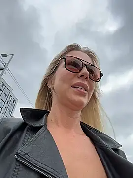 LisaMurr online show from July 14, 11:16 am