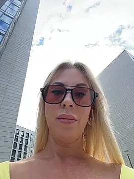 LisaMurr online show from July 28, 12:23 pm