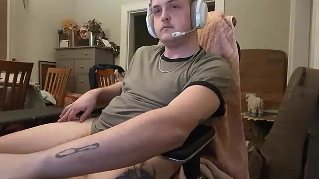 Lyntronix online show from March 28, 1:49 am