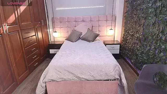 MoriahStorm online show from June 23, 12:47 pm