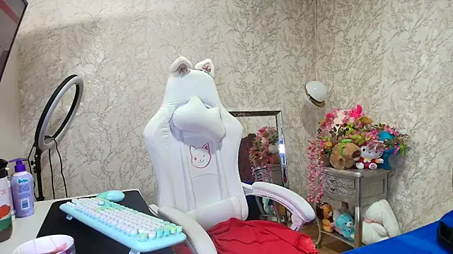 SelinaRussell online show from May 19, 12:05 am