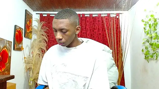 milo018 online show from February 24, 7:56 pm