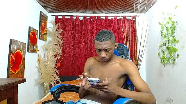 milo018 online show from February 27, 9:26 pm