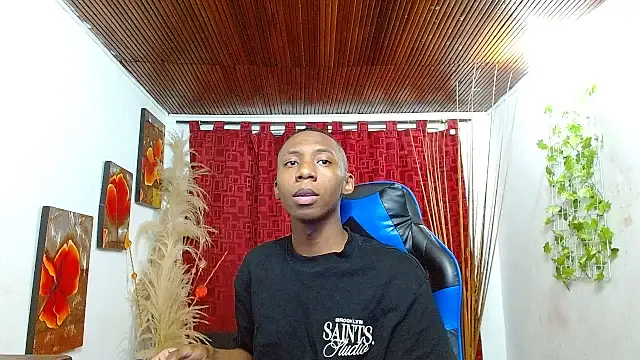 milo018 online show from March 3, 7:53 pm