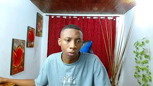 Snapshot of milo018 chatting on May 15, 2:46 pm milo018 online show from May 15, 2:46 pm