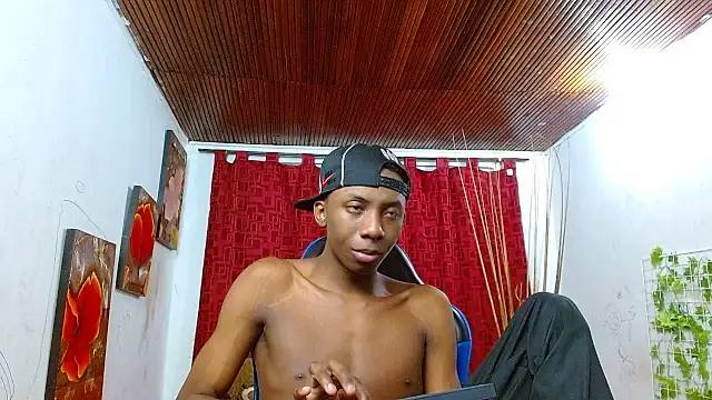 milo018 online show from July 2, 6:25 pm
