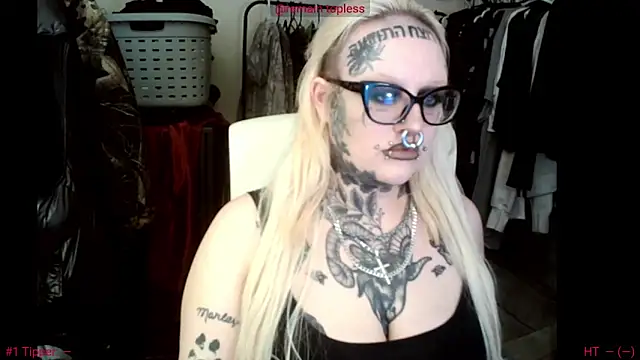 Snapshot of grindhouseho chatting on April 19, 3:39 am grindhouseho online show from April 19, 3:39 am