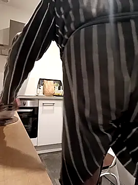 olivbisoumis online show from February 22, 6:24 am