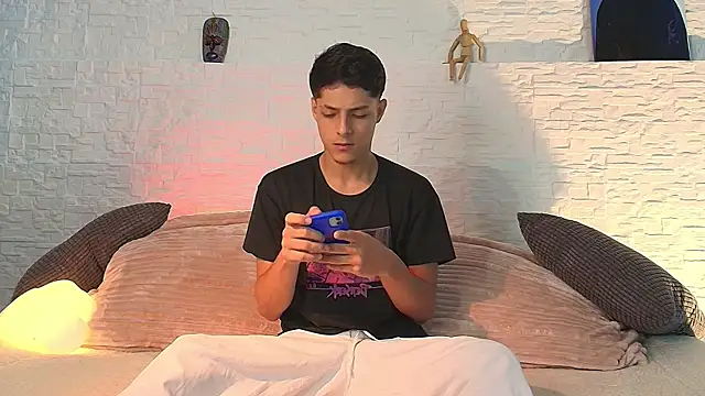 Eliassalvatore  online show from April 28, 7:41 pm