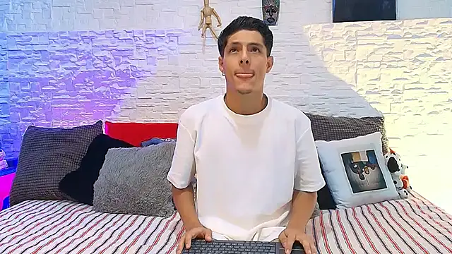 Eliassalvatore  online show from July 13, 5:16 pm