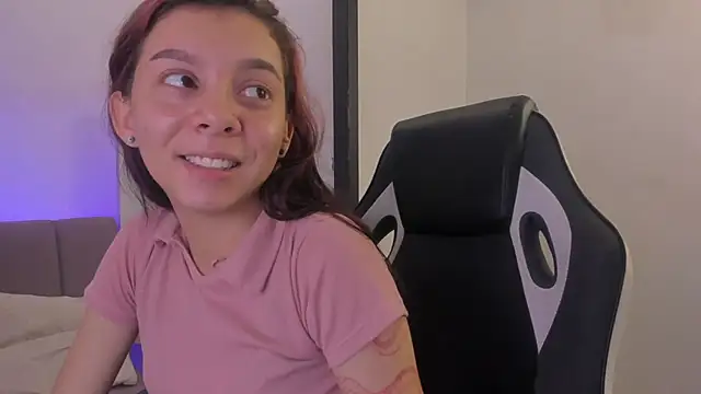 MelLove  online show from February 18, 9:00 pm