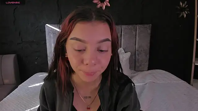 MelLove  online show from March 7, 9:45 pm