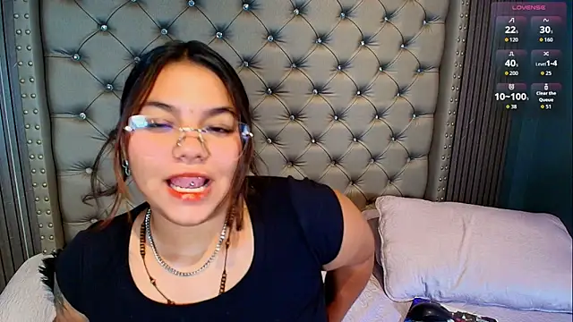 NAOMI cute  online show from April 11, 6:45 pm
