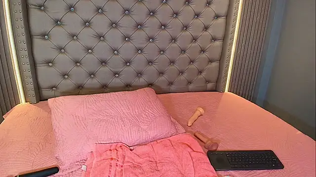NAOMI cute  online show from April 27, 6:06 pm