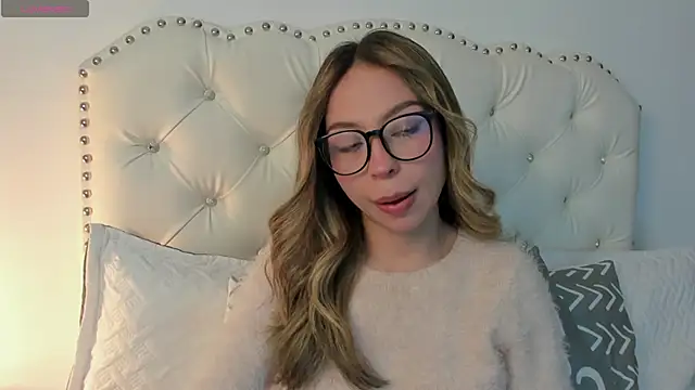 Snapshot of LuuluBerry chatting on March 21, 6:33 pm LuuluBerry online show from March 21, 6:33 pm