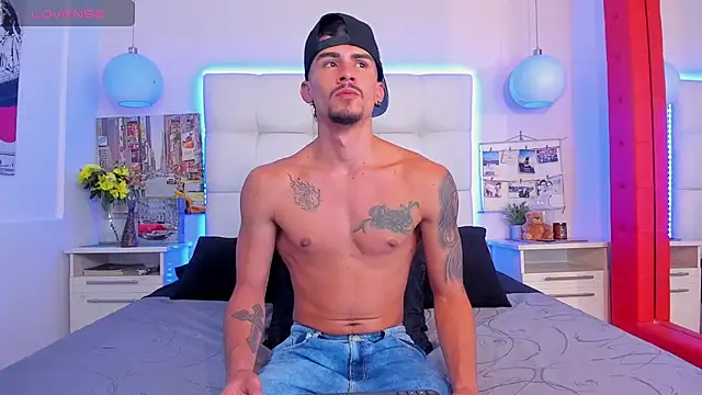 Snapshot of SharonTygaX chatting on July 9, 9:19 pm SharonTygaX online show from July 9, 9:19 pm