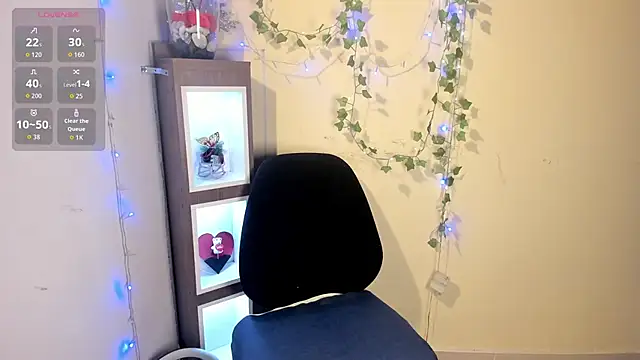 Snapshot of little__eva chatting on May 11, 12:55 pm little eva online show from May 11, 12:55 pm