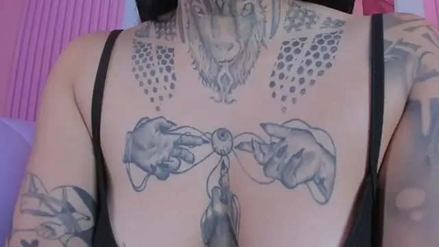 Snapshot of Adri_tatto_7 chatting on June 11, 12:32 am Adri tatto 7 online show from June 11, 12:32 am