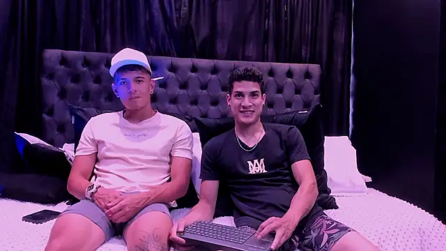 Snapshot of privacy_friends chatting on February 23, 8:50 pm privacy friends online show from February 23, 8:50 pm